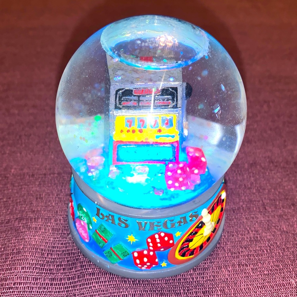 🎉HP🎉 Las Vegas Snow Globe Light Up Souvenir 3.5”